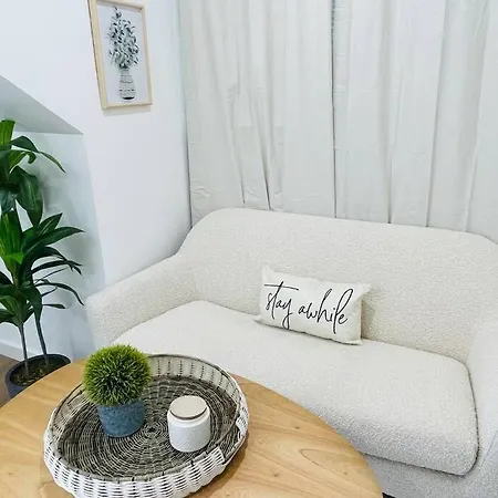 Stylish Cozy One Bedroom Studio With Free Parking-3