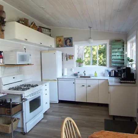 Malaspina Strait Cottage-2