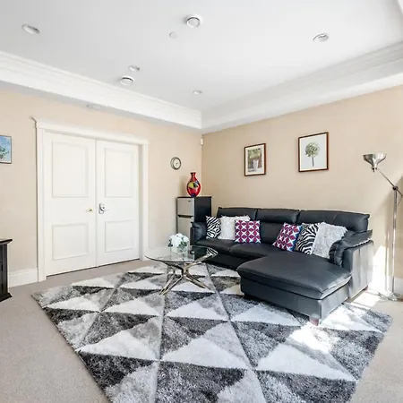 Cozy 3-Bedroom Home In Vancouver-2