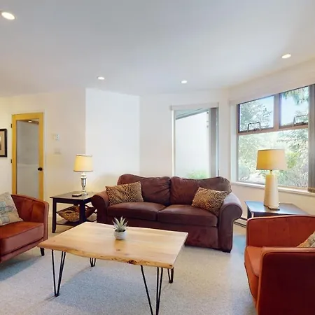 2Br Gleneagle - Modern Condo With Forested Views In The Benchlands-3