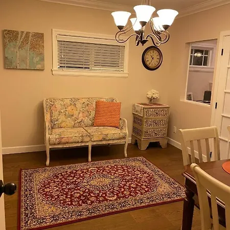 Cozy 2-Bedroom Home In Vancouver-2