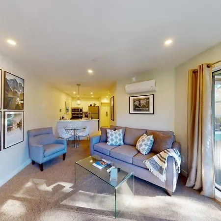 Marketplace Lodge By Whistler Premier-2