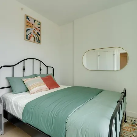 Modern New Apt Near Vancouver Airport With Parking, Storage And Ac-3