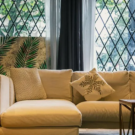 Stylish 1-Bedroom Loft In Gas Town-2