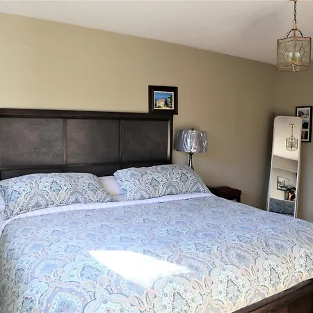 4 Bedroom House Near Lagoon-3