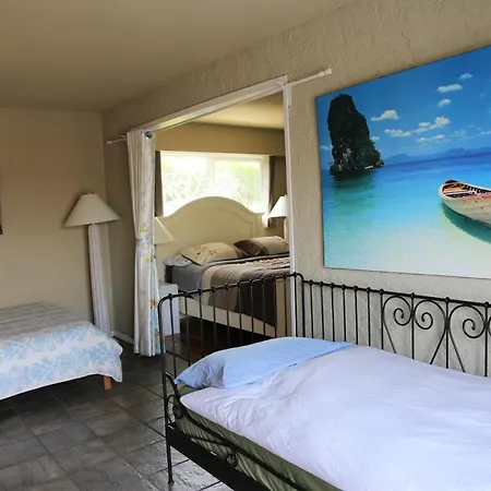 4 Bedroom House Near Lagoon-2