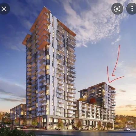 Modern 1-Bedroom Plus Den Condo With Convenient Computer Setup, And Pet-Friendly Environment, An Ideal Accommodation For Travellers-2