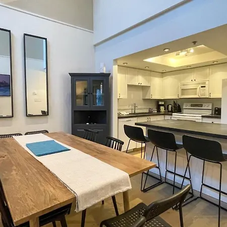 2Br Plus Loft, Modern And Spacious, Hot Tub And Sauna, Private Balcony, Fireplace-3