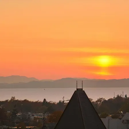 Luxury View Condo In Downtown Victoria-2