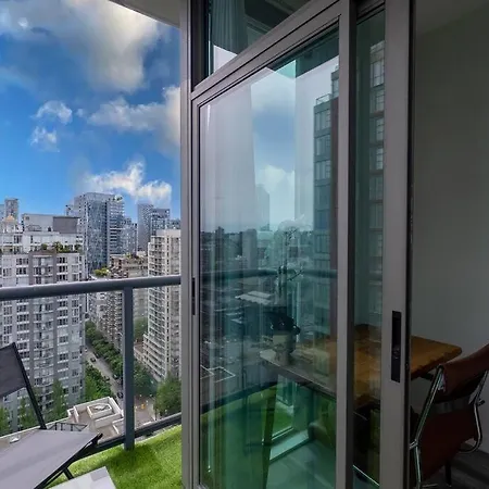 Marvelous 2 Bed Condo In Yaletown Panoramic Views!-2