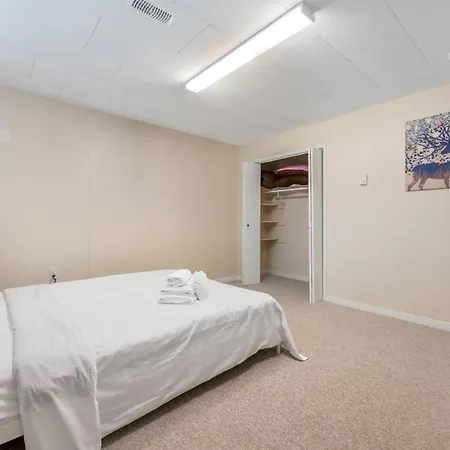 Cozy 2Bd Suite In Vancouver-2
