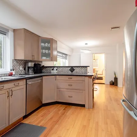 Spacious & Modern By The Beach-3