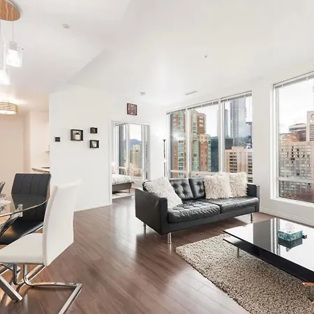 2Bdrm Luxurious Condo In Heart Of Downtown-3