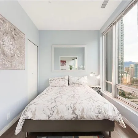 2Bdrm Luxurious Condo In Heart Of Downtown-2