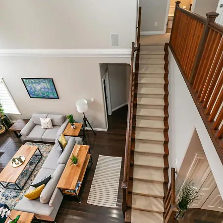 Bellamy Manor Large Home With 5Beds! In Langford-2