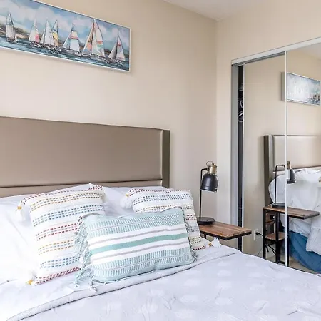 Magnificent 2 Bedroom Downtown Condo With Panoramic Views-2