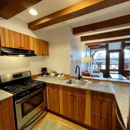 Great Condo In Excellent Location - Waterfront Building - Seaside-3