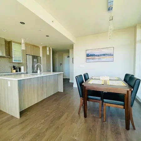 Luxury Downtown 2Bedroom Condo With Ocean Views-3