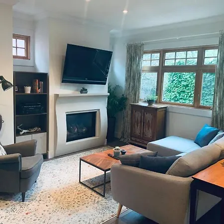 Beautiful Kitsilano 3 Bedroom 2.5 Bath-2