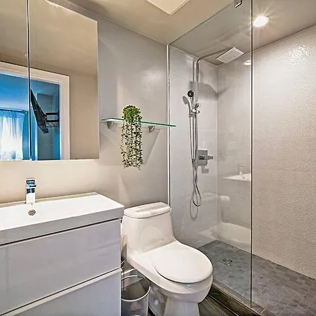 Yaletown Oceanview Gem 3 Bedroom Luxury Haven-3