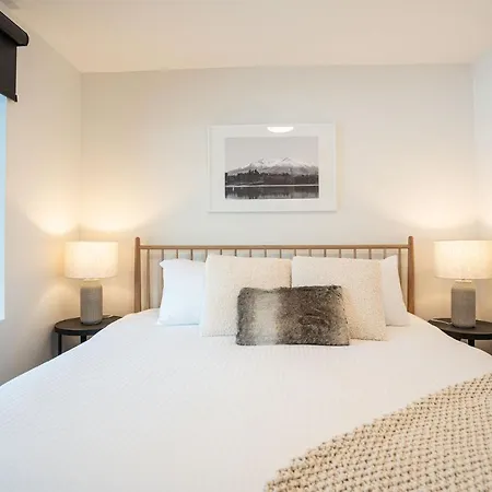 Q'S Hideaway By Revelstoke Vacations-2