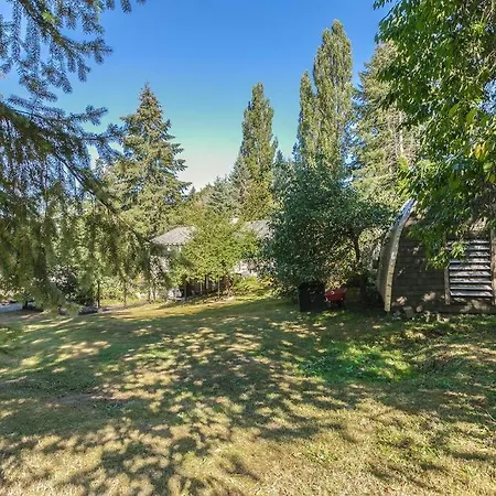 Adorable 2 Bedroom Place With A Country Feel-2