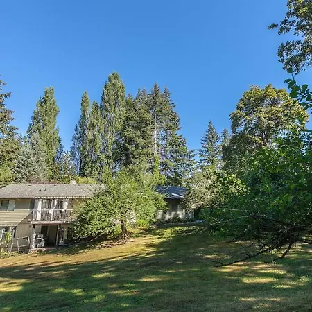 Adorable 2 Bedroom Place With A Country Feel-3