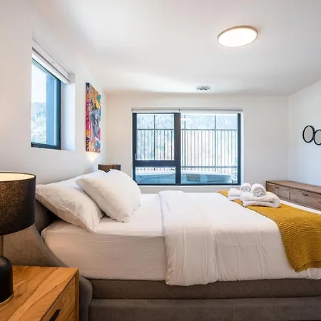 Rocky Ridge Getaway - Modern Getaway In Revelstoke-2