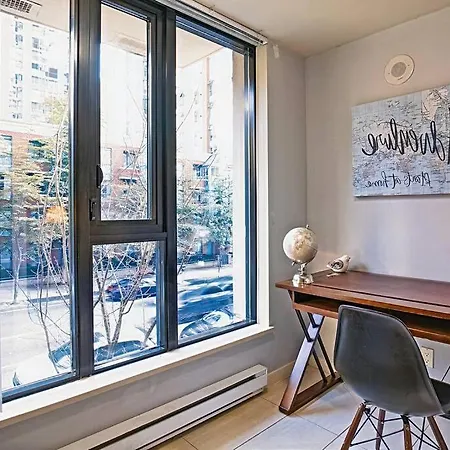 Luxury 2 Bedroom Duplex Yaletown Wfireplace & Den-3
