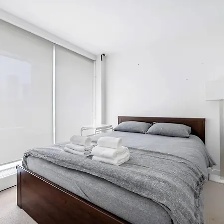 Van Stylish 1Bd Condo-2