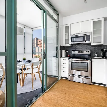 Bright 2 Bedroom Condo Downtown With Free Parking-2