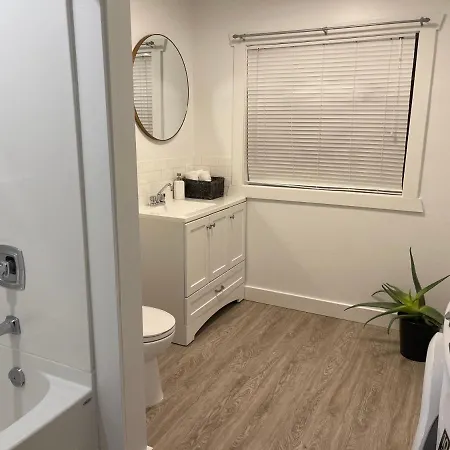Elk Lake Trail Side Suite-3