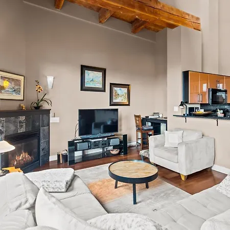The Vogue Loft By Iris Properties!-3