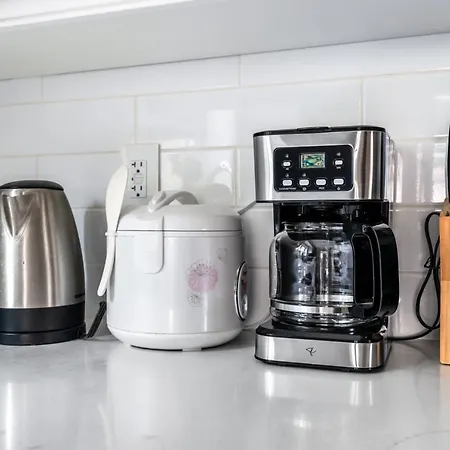 Cozy And Convenient 2Br Home Near Kitsilano Beach-3