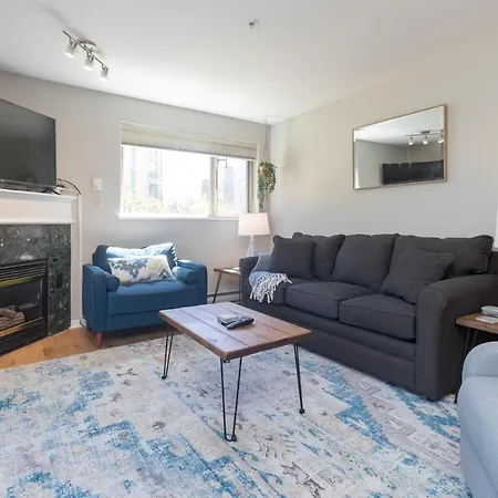 Deluxe 2 Bed 2 Bath And 5 Min Walk To Downtown And Seawalk-2