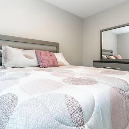 Newly Renovated 3 Bedroom Apartment-3