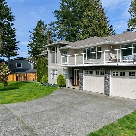 Executive Home In Cordova Bay-3