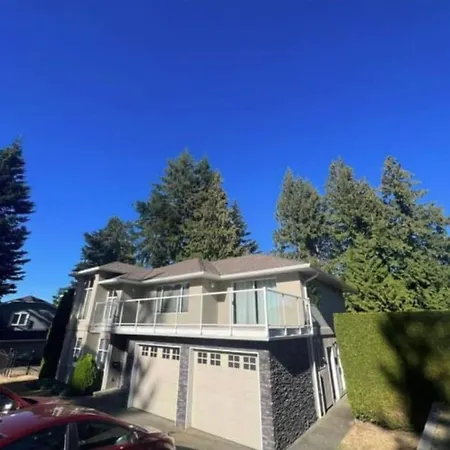 Executive Home In Cordova Bay-2