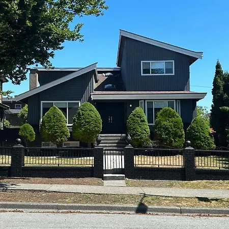 Spacious 8 Bedroom House In Vancouver With Free Parking, Fast Wifi And Jacuzzi-3