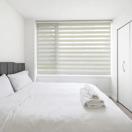 Modern Dt Vancouver 1Bd Condo-2