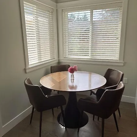 Gorgeous Two Beds Unit Near Burnaby Metrotown-3