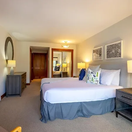 Elegant 4 Bedroom And Loft Whistler Getaway With Breathtaking Mountain Views!-2