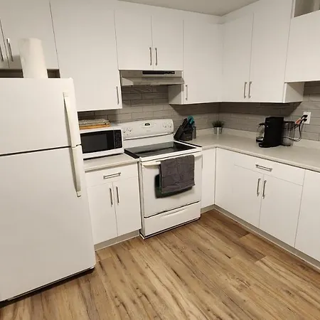 Charming East Van Hideaway - Near Skytrain-2