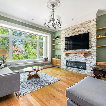 Vancouver Haven: Luxurious Private Bedroom Near Attractions-2