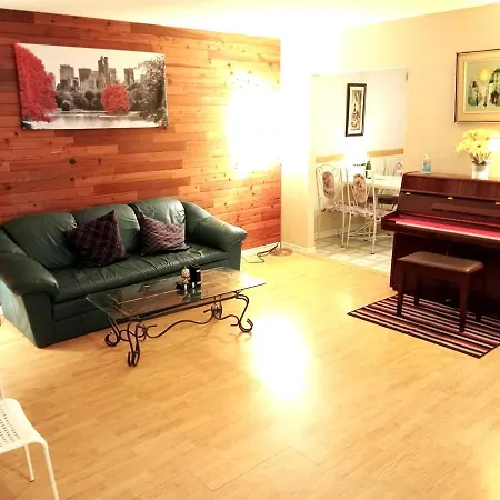 C3 Stylish & Charming Holiday Home - Great Location-2