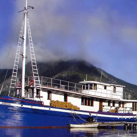 Floating Hotel - Innchanter-3