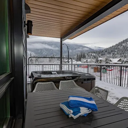 Q'S Hideaway By Revelstoke Vacations-3