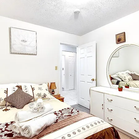1Vancouver Guest House-2