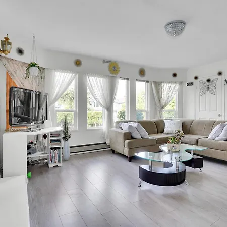 1Vancouver Guest House-3