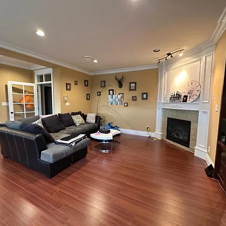 Vancouver Luxury Homestay-2